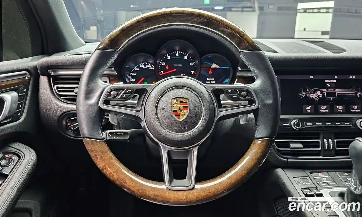 Porsche Macan 2021 2.0 гидро в Москве № 802090, фото 13