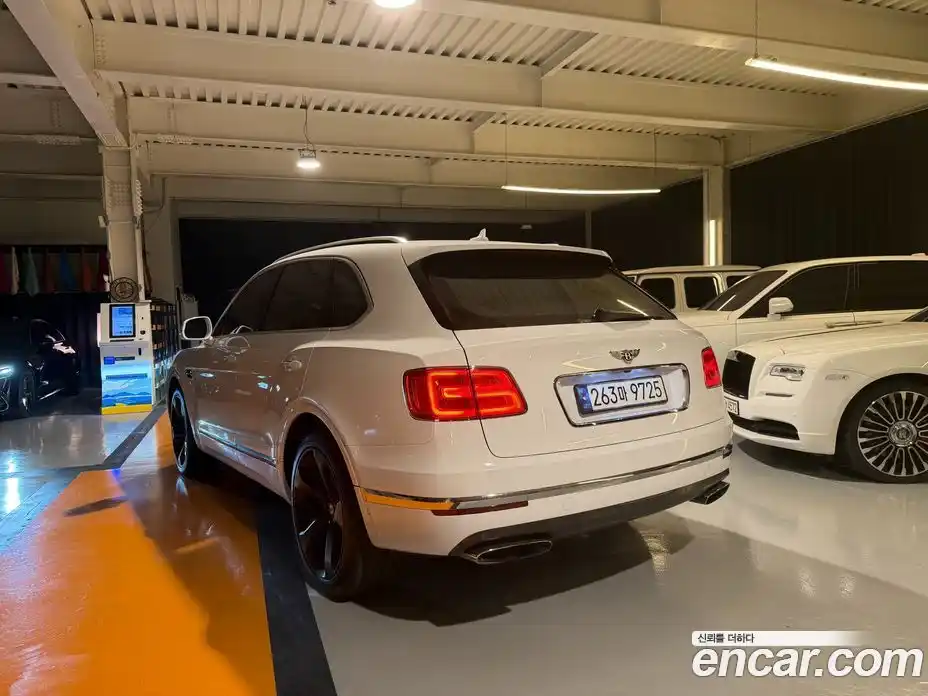 Bentley Bentayga 2018 6.0 гидро в Москве № 816538, фото 4