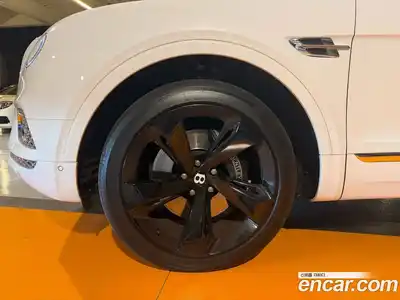 Bentley Bentayga 2018 6.0 гидро в Москве № 816538, миниатюра 7