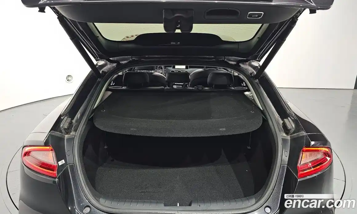 Kia Stinger 2017 2.0 Автомат в Москве № 930236, фото 20