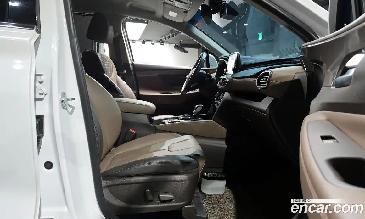 Hyundai Santa Fe 2020 2.0 Автомат в Москве № 1007555, фото 11