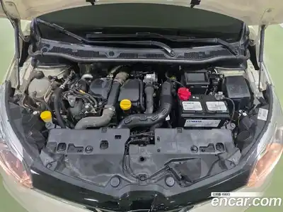 Renault QM3 2015 1.5 Автомат в Москве № 1082220, миниатюра 5