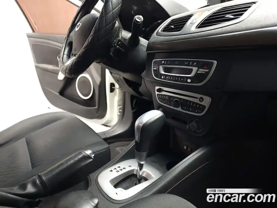 Renault SM3 2009 1.6 гидро в Москве № 1082263, фото 15
