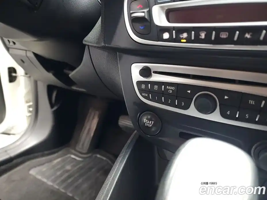 Renault SM3 2009 1.6 гидро в Москве № 1082263, фото 16