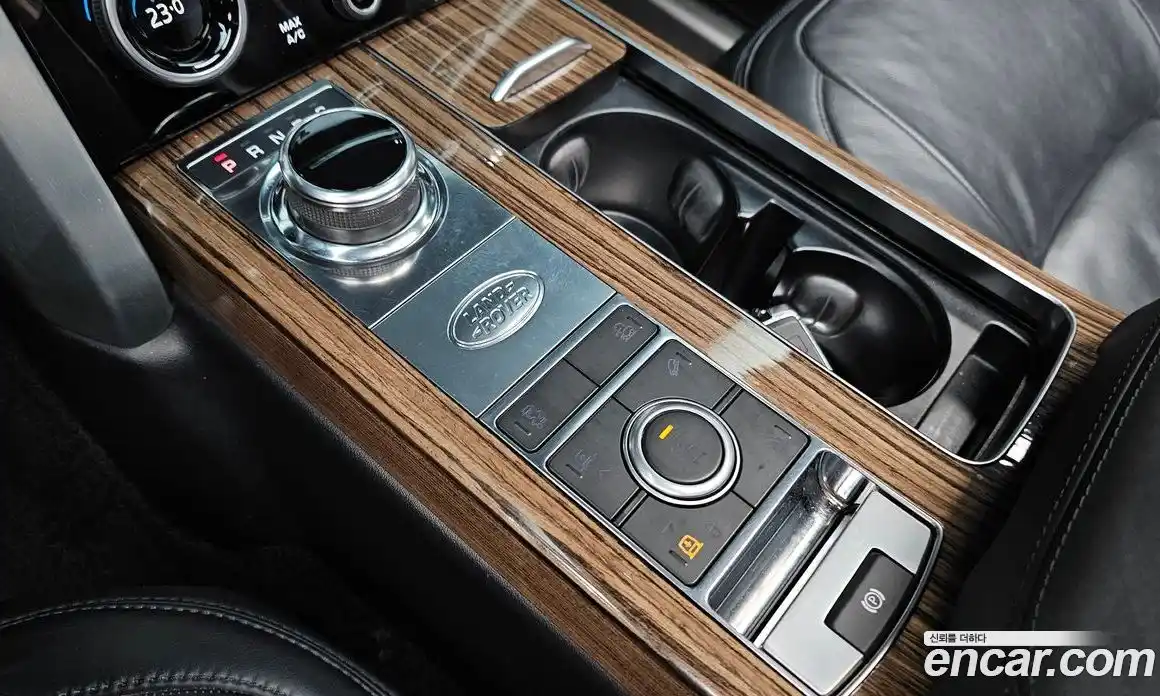 Land Rover Range-Rover 2018 4.4 гидро в Москве № 166607, фото 9