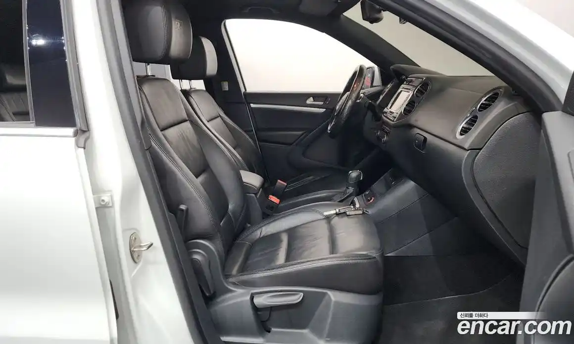 Volkswagen Tiguan 2014 2.0 гидро в Москве № 168956, фото 11