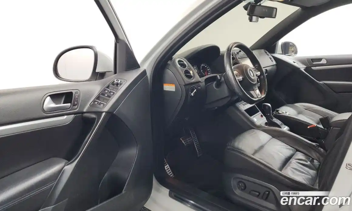 Volkswagen Tiguan 2014 2.0 гидро в Москве № 168956, фото 10