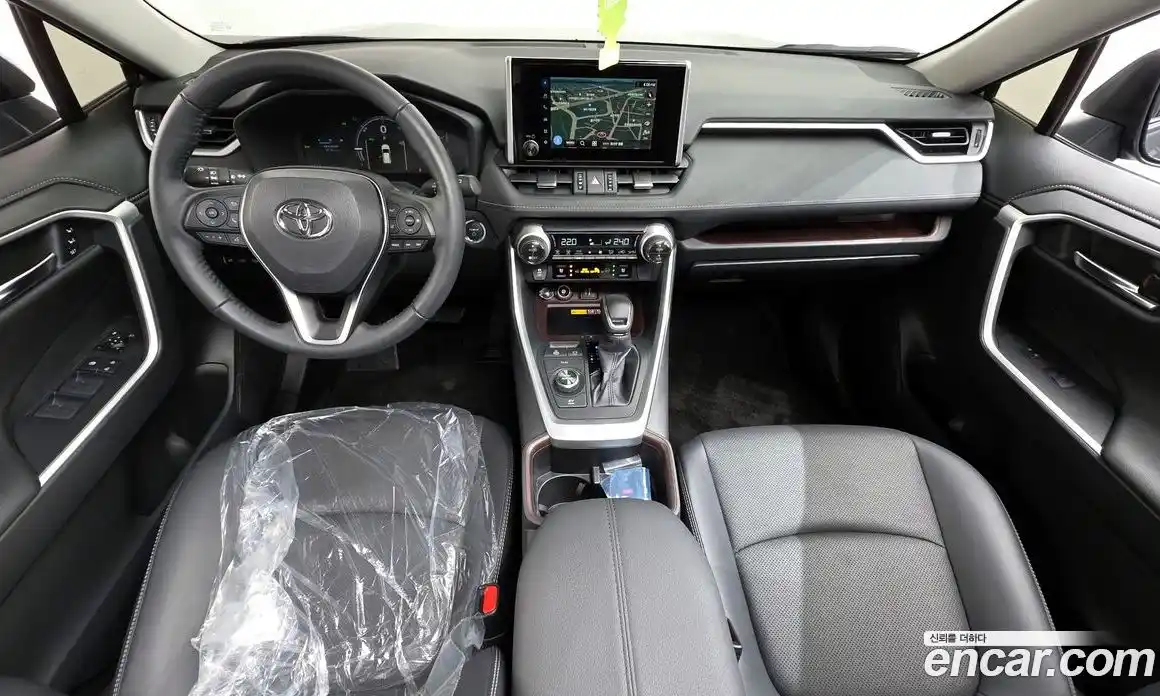 Toyota RAV4 2024 2.5 гидро в Москве № 199550, фото 7