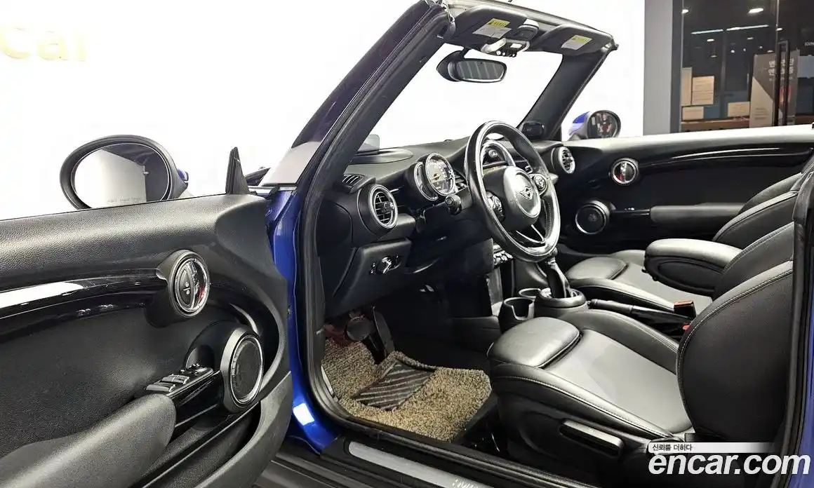 Mini Cooper Convertible 2019 1.5 гидро в Москве № 206388, фото 12
