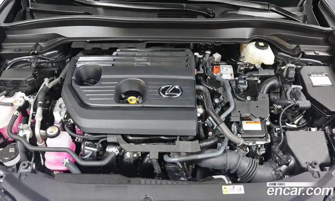 Lexus UX 2025 2.0 вариатор в Москве № 214737, фото 6