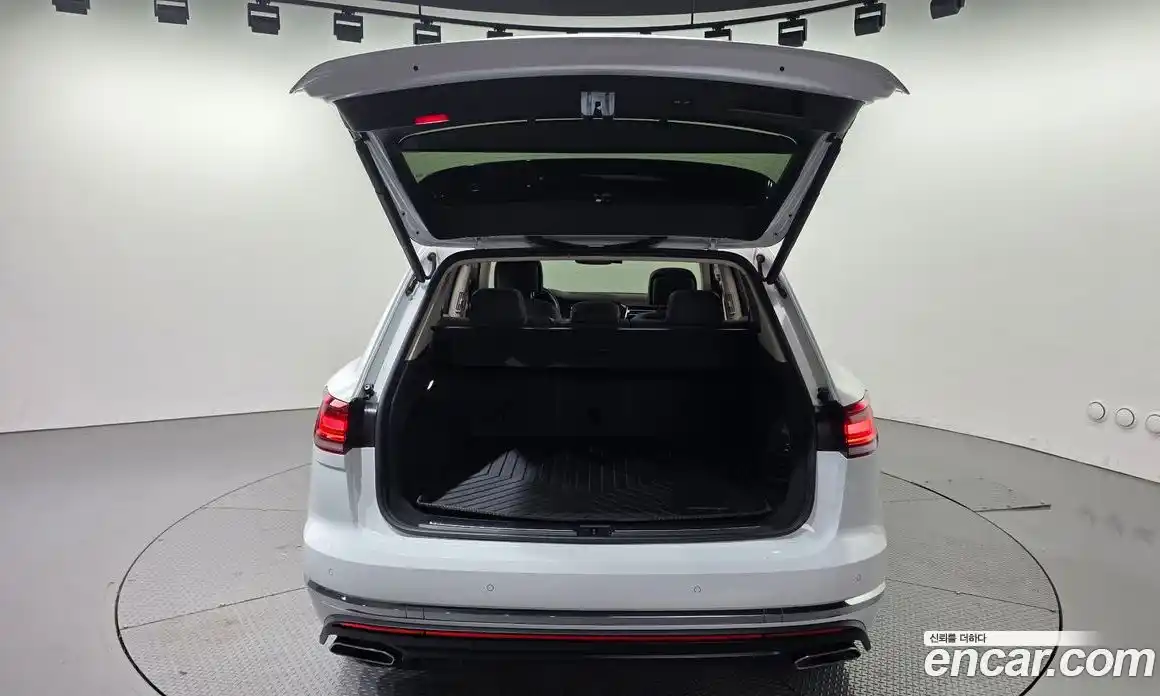 Volkswagen Touareg 2021 3.0 гидро в Москве № 215263, фото 20