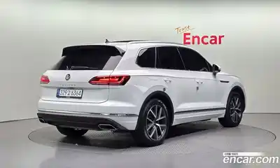 Volkswagen Touareg 2021 3.0 гидро в Москве № 215263, миниатюра 2