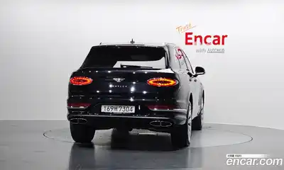 Bentley Bentayga 2023 4.0 гидро в Москве № 256626, миниатюра 4
