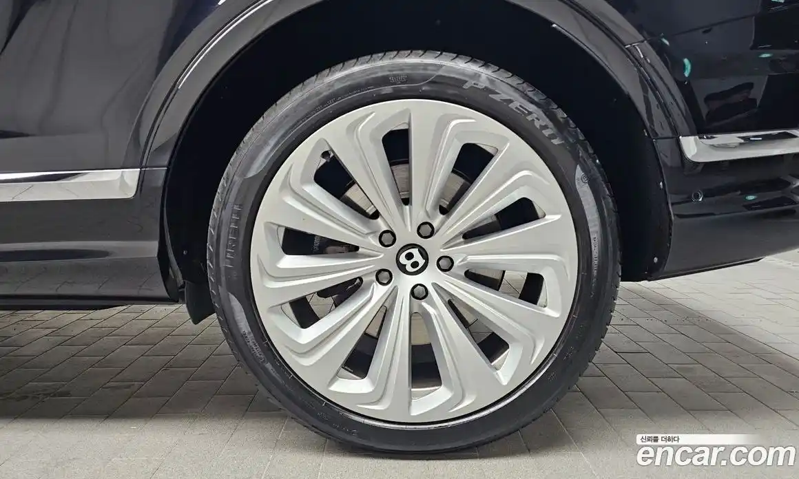 Bentley Bentayga 2023 4.0 гидро в Москве № 256626, фото 5