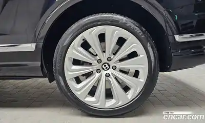 Bentley Bentayga 2023 4.0 гидро в Москве № 256626, миниатюра 5
