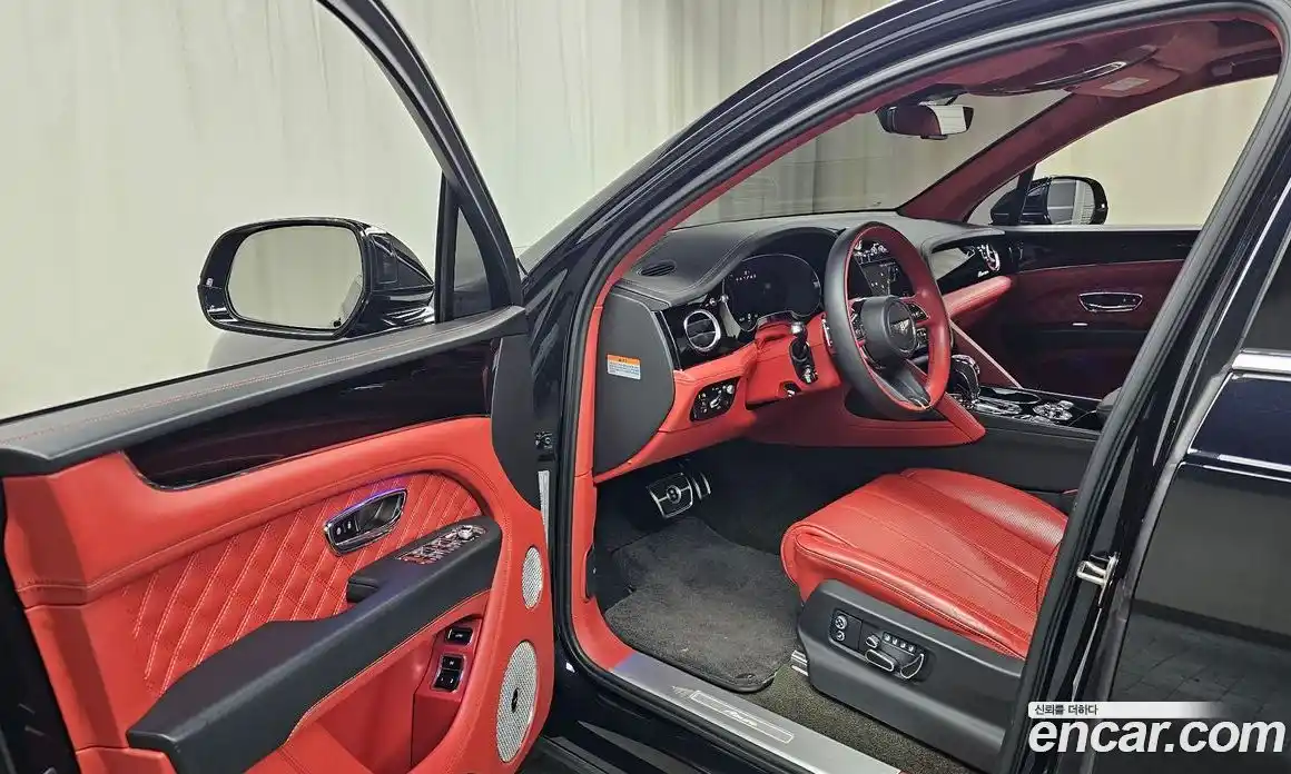 Bentley Bentayga 2023 4.0 гидро в Москве № 256626, фото 10