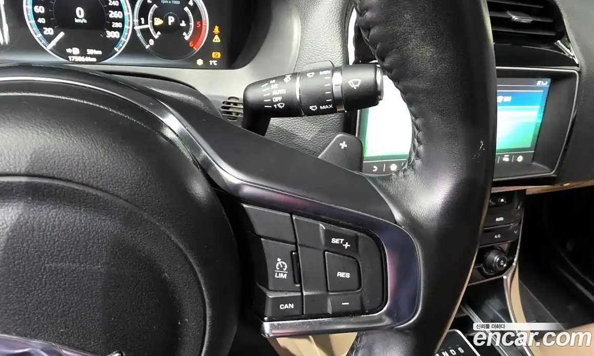 Jaguar XE 2017 2.0 гидро в Москве № 295807, фото 17
