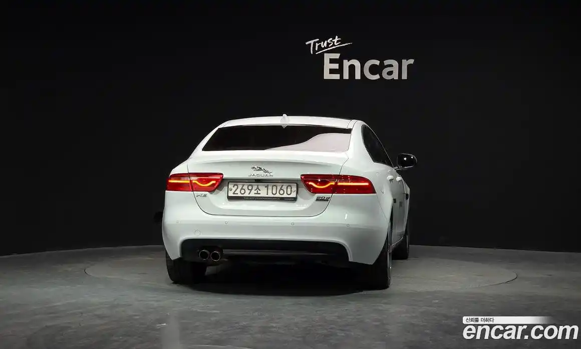 Jaguar XE 2017 2.0 гидро в Москве № 295807, фото 4