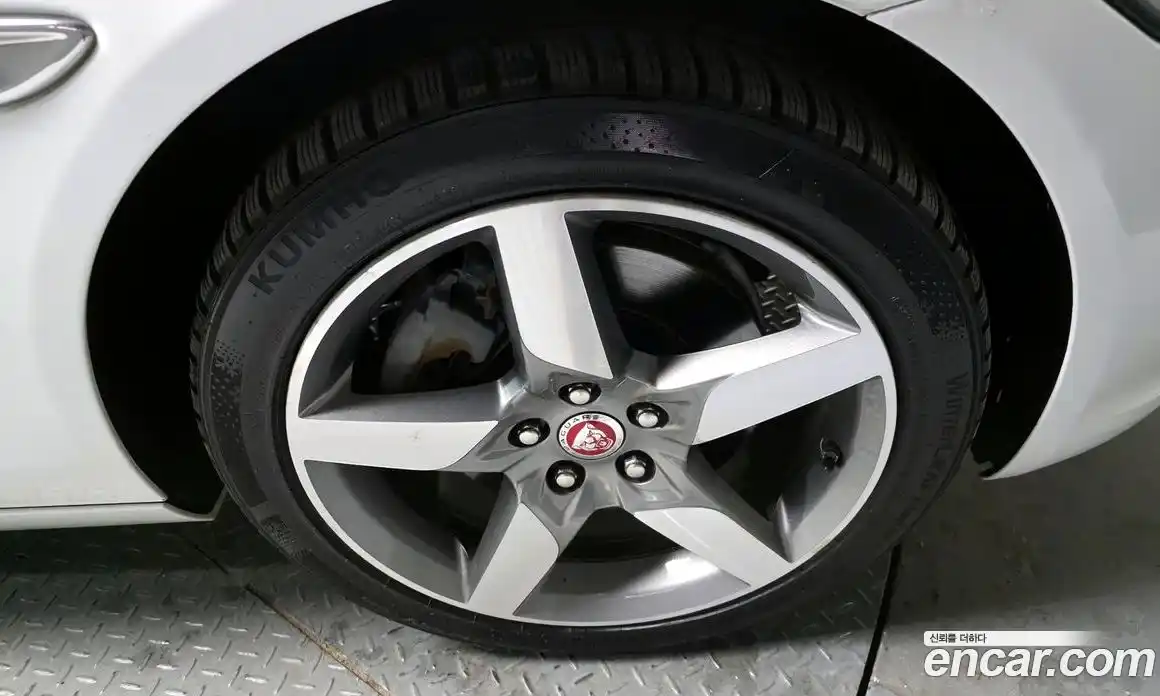 Jaguar XE 2017 2.0 гидро в Москве № 295807, фото 5