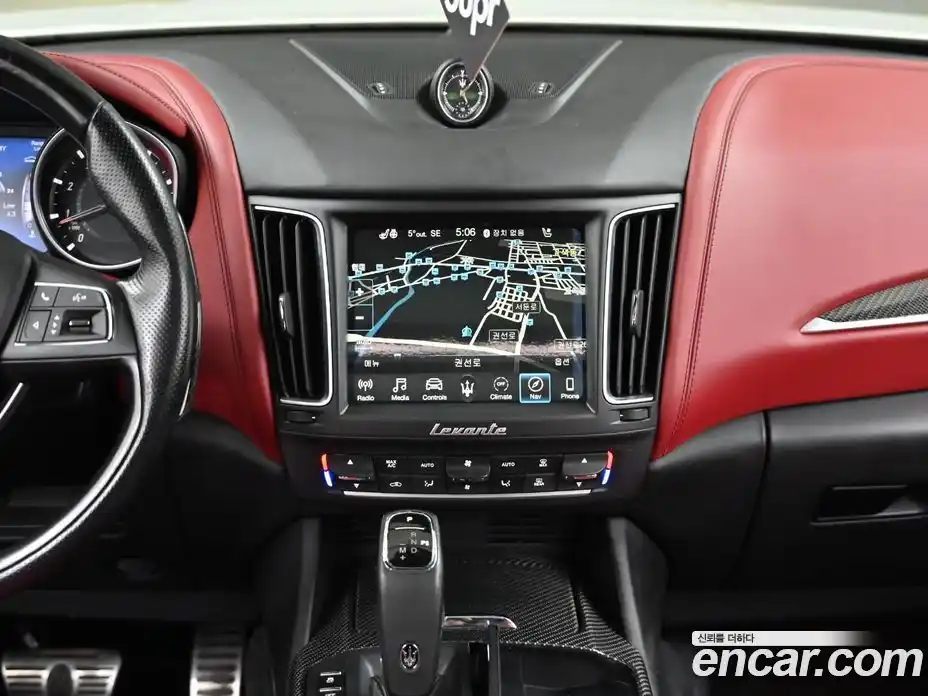 Maserati Levante 2018 3.8 гидро в Москве № 319709, фото 15