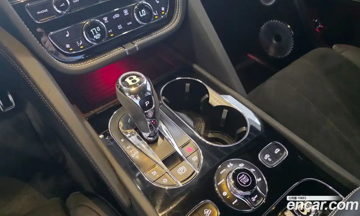 Bentley Bentayga 2024 4.0 гидро в Москве № 366416, фото 8