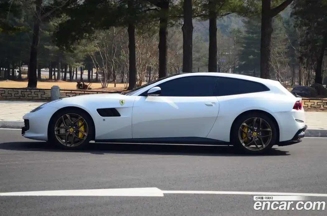 Ferrari GTC4 Lusso 2019 3.9 гидро в Москве № 814125, фото 19