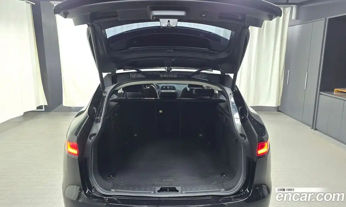 Jaguar F-Pace 2017 2.0 гидро в Москве № 976542, фото 20