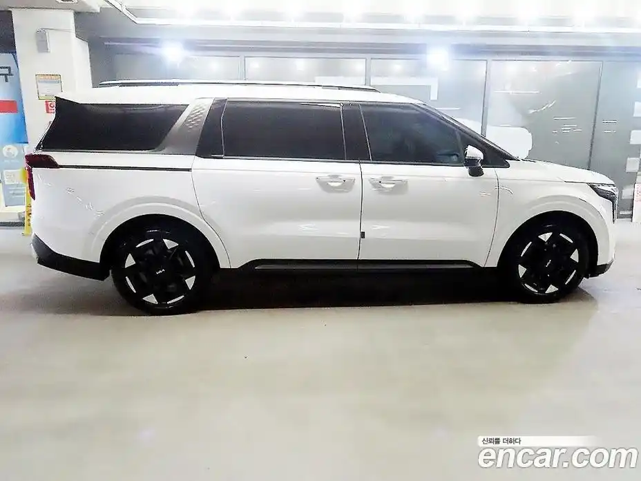 Kia Canival 2025 1.6 Автомат в Москве № 1065798, фото 3