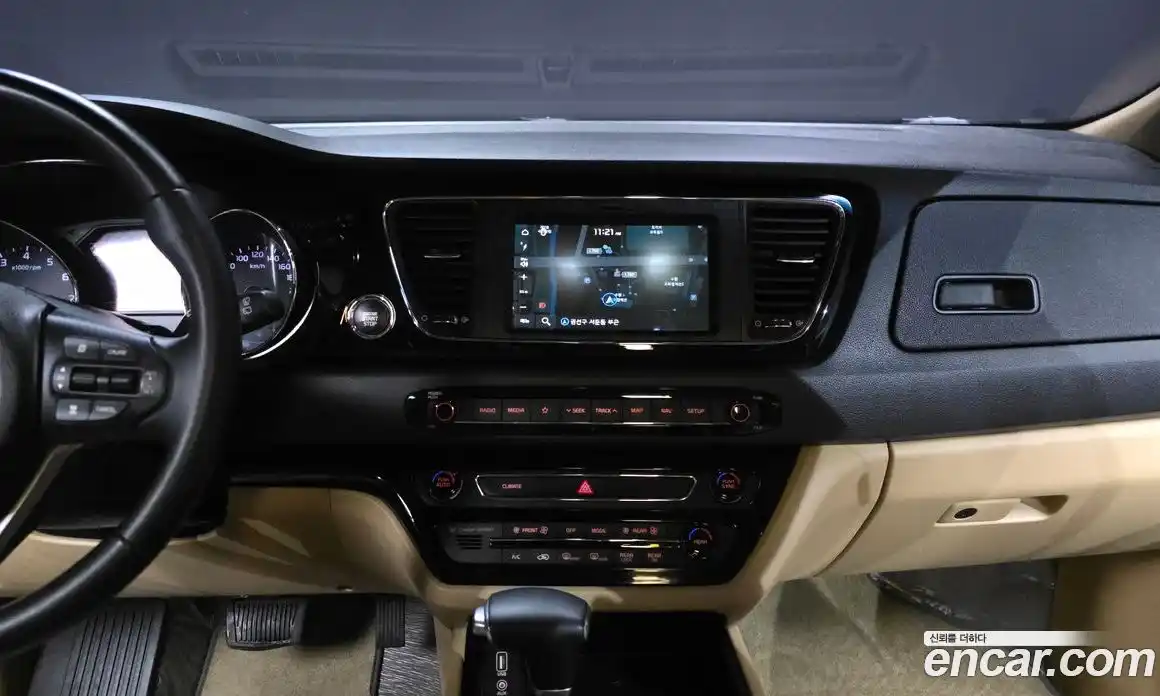 Kia Canival 2018 3.3 Автомат в Москве № 1079266, фото 14