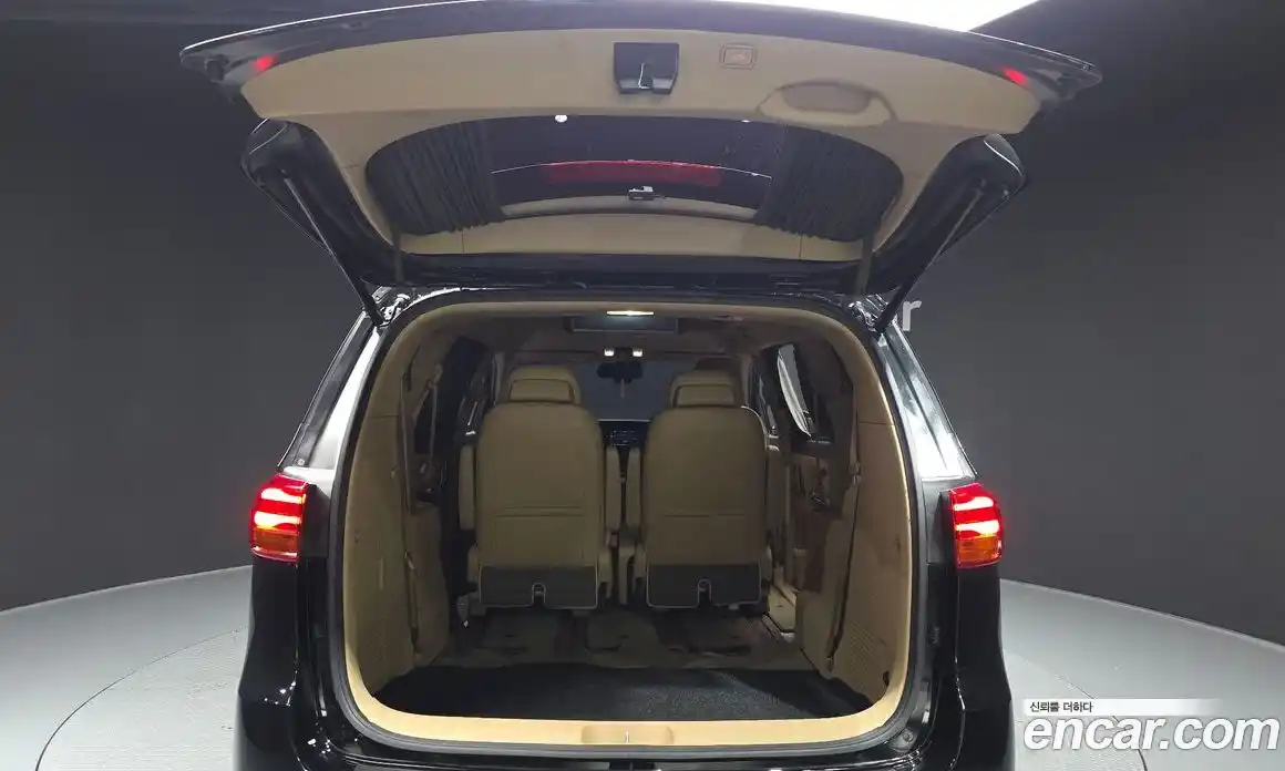 Kia Canival 2018 3.3 Автомат в Москве № 1079266, фото 20