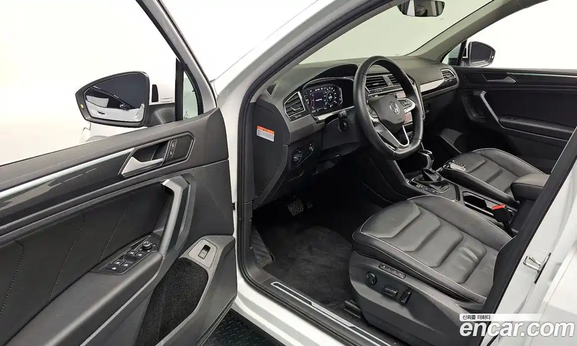 Volkswagen Tiguan 2023 2.0 гидро в Москве № 168810, фото 11
