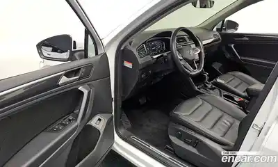 Volkswagen Tiguan 2023 2.0 гидро в Москве № 168810, миниатюра 11