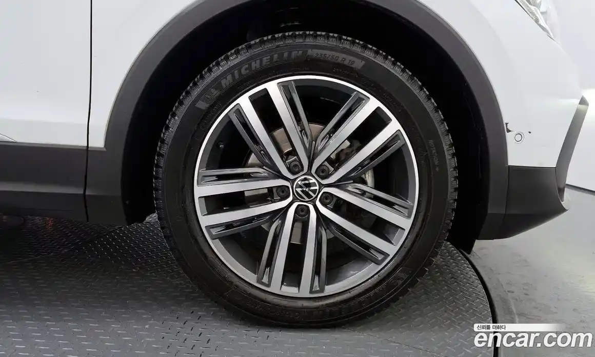 Volkswagen Tiguan 2023 2.0 гидро в Москве № 168810, фото 5