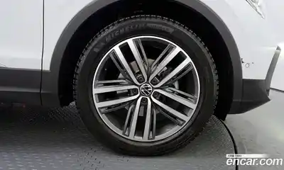 Volkswagen Tiguan 2023 2.0 гидро в Москве № 168810, миниатюра 5