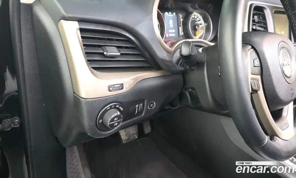 Jeep Cherokee 2016 2.4 гидро в Москве № 169778, фото 15
