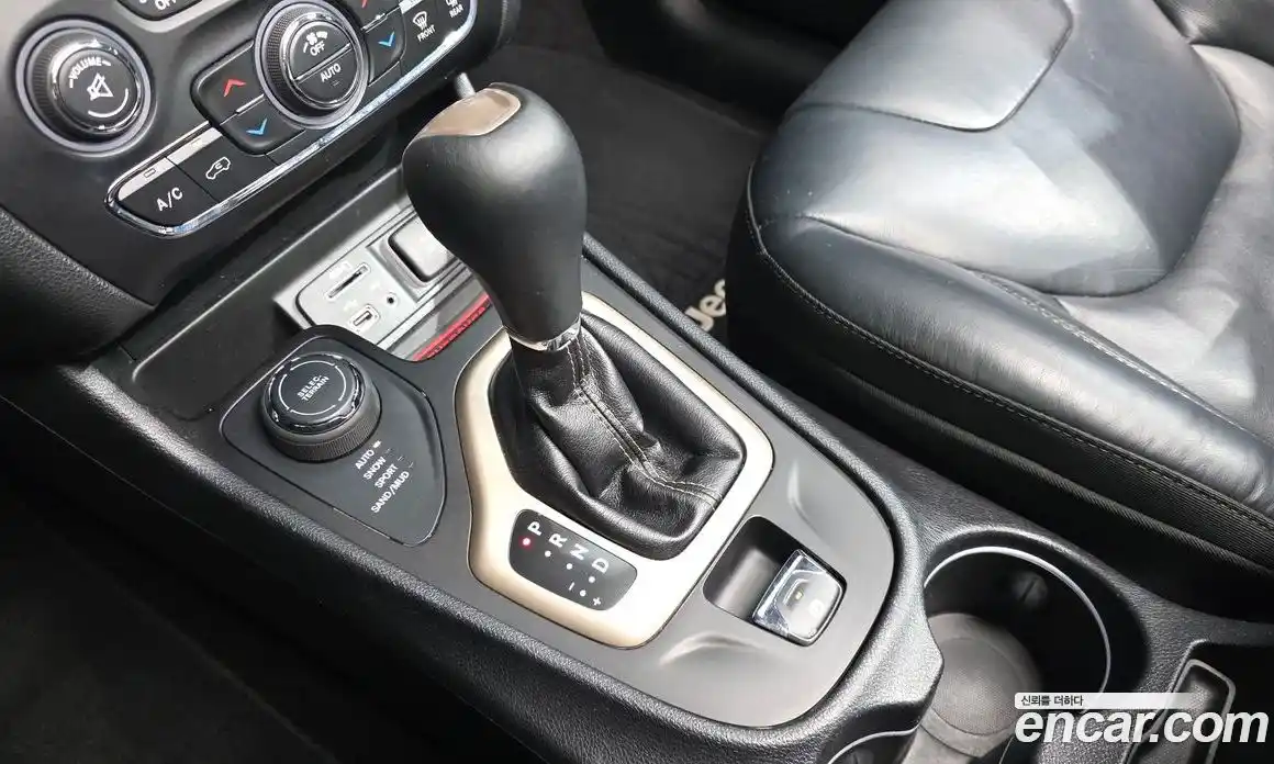 Jeep Cherokee 2016 2.4 гидро в Москве № 169778, фото 8