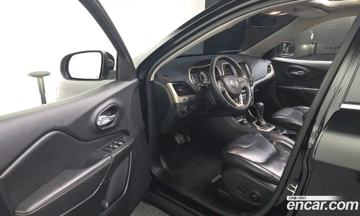 Jeep Cherokee 2016 2.4 гидро в Москве № 169778, фото 9