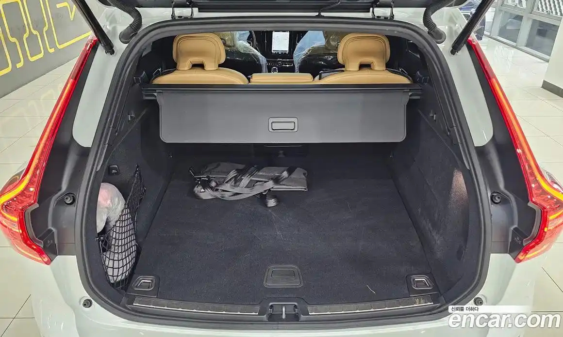 Volvo XC60 2024 2.0 гидро в Москве № 230882, фото 18
