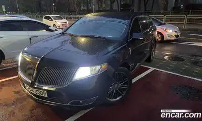 Lincoln MKT, 2014