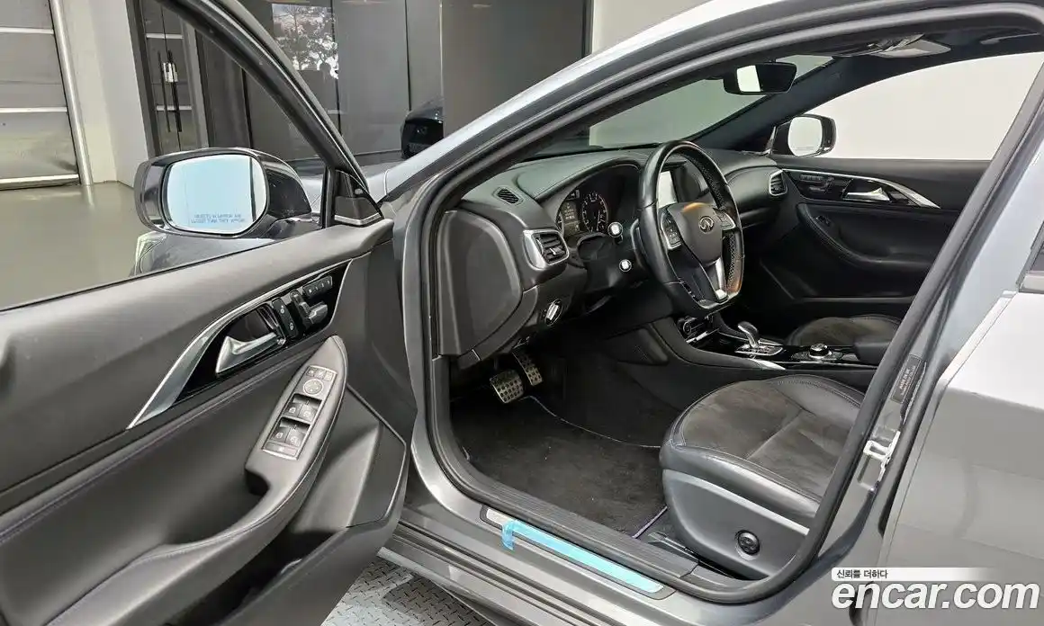 Infiniti Q30 2017 2.0 гидро в Москве № 256128, фото 11