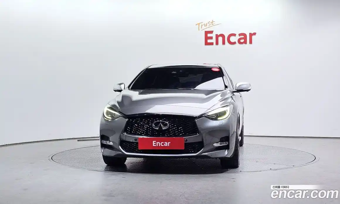 Infiniti Q30 2017 2.0 гидро в Москве № 256128, фото 3