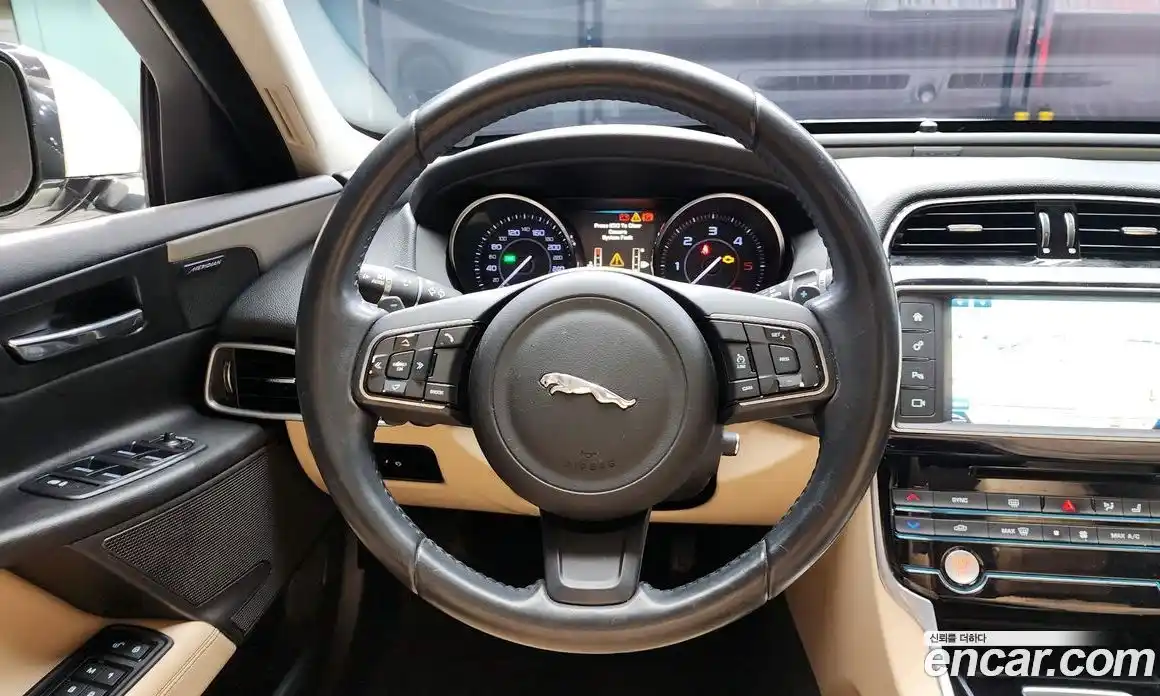 Jaguar XE 2016 2.0 гидро в Москве № 304959, фото 13