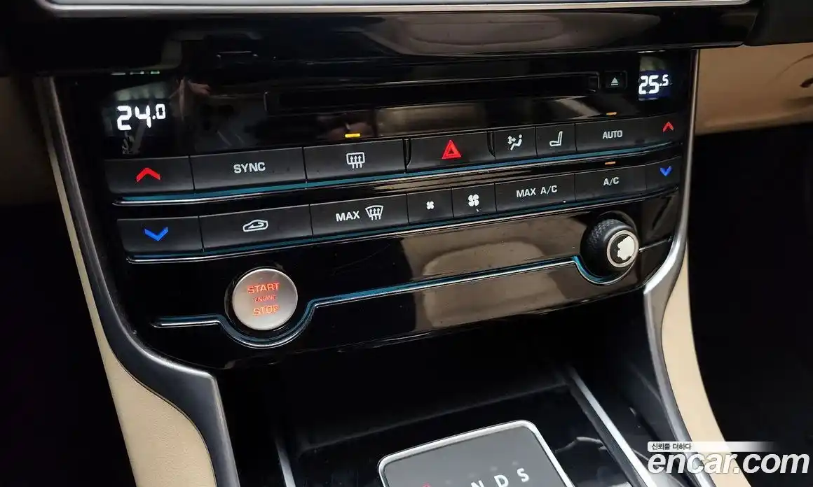 Jaguar XE 2016 2.0 гидро в Москве № 304959, фото 17