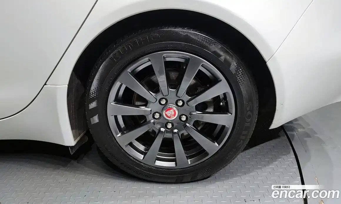 Jaguar XE 2016 2.0 гидро в Москве № 304959, фото 5