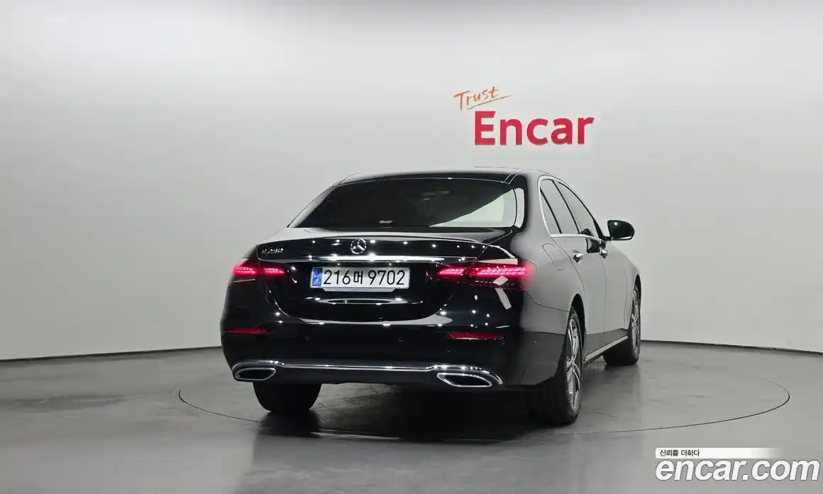 Mercedes-Benz E-Class 2023 2.0 гидро, фото 4
