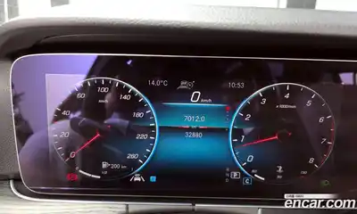 Mercedes-Benz E-Class 2023 2.0 гидро, миниатюра 8