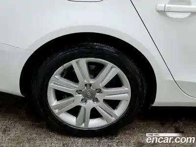 Audi A4 2010 2.0 гидро в Москве № 391871, миниатюра 8