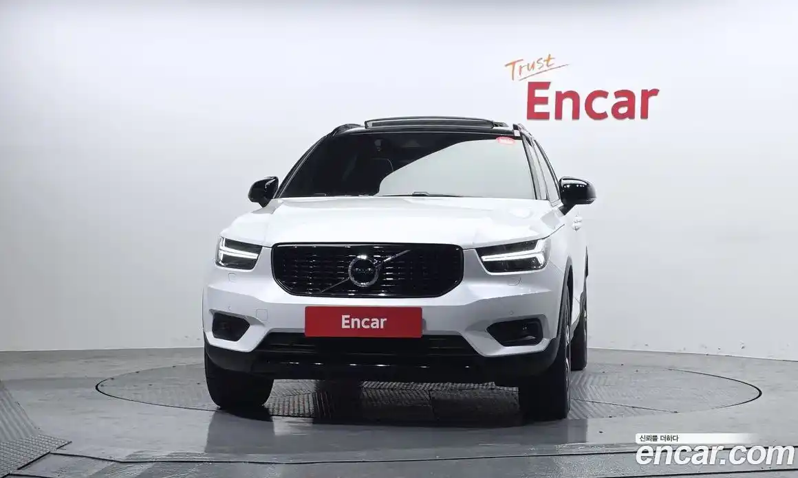Volvo XC40 2020 2.0 гидро в Москве № 593661, фото 3