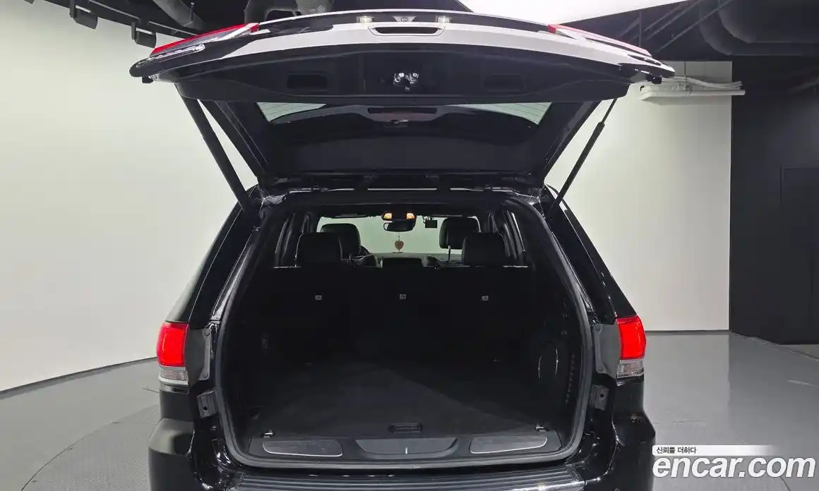 Jeep Cherokee 2019 3.0 гидро в Москве № 826629, фото 19