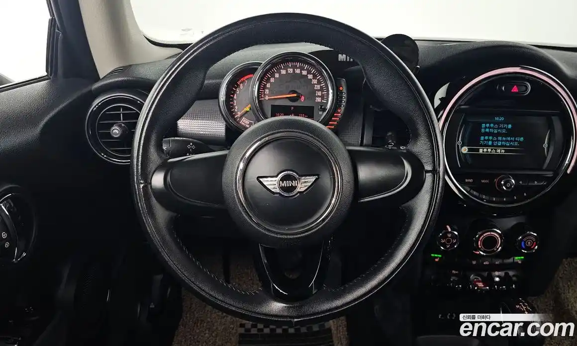 Mini Cooper 2017 1.5 гидро в Москве № 895456, фото 13